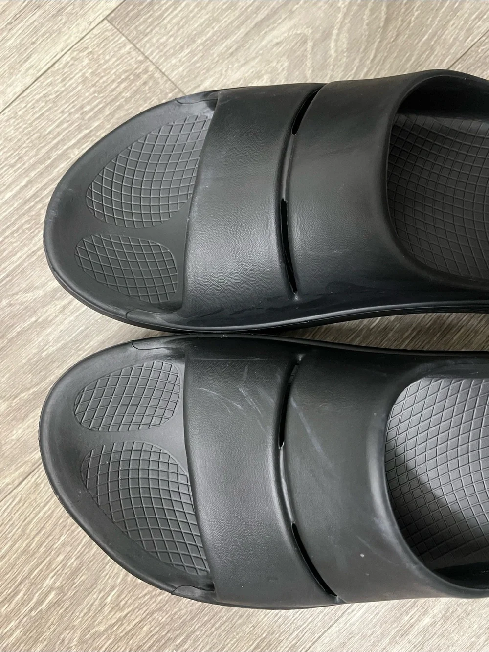OOFOS Black Men's Recovery Slide